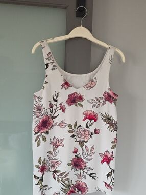 Reitmans Size S Reversible Floral Sleeveless Blouse.   3/$25